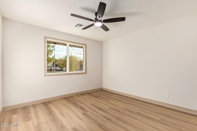 2910 W ANDERSON Drive, Phoenix, AZ 85053