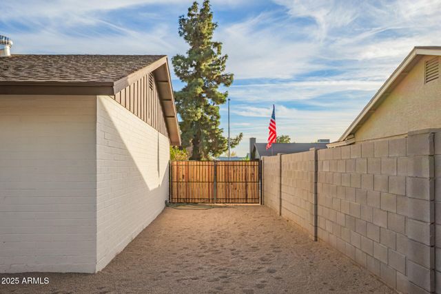 2910 W ANDERSON Drive, Phoenix, AZ 85053