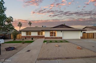 2910 W ANDERSON Drive, Phoenix, AZ 85053