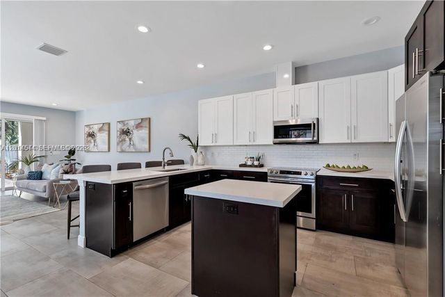 1031 NE 13th Avenue, Fort Lauderdale, FL 33304