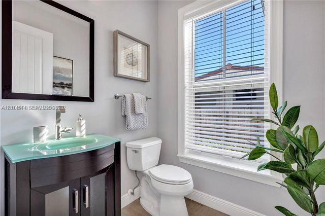 1031 NE 13th Avenue, Fort Lauderdale, FL 33304