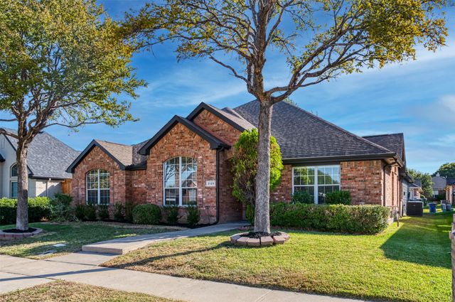 2129 Wallbrook Drive, Lewisville, TX 75067