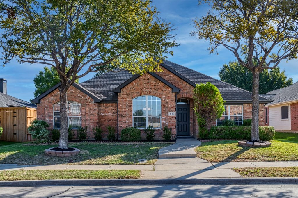 2129 Wallbrook Drive, Lewisville, TX 75067