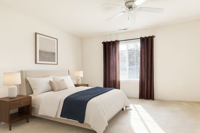 548 New Haven Drive 548, Cary, IL 60013