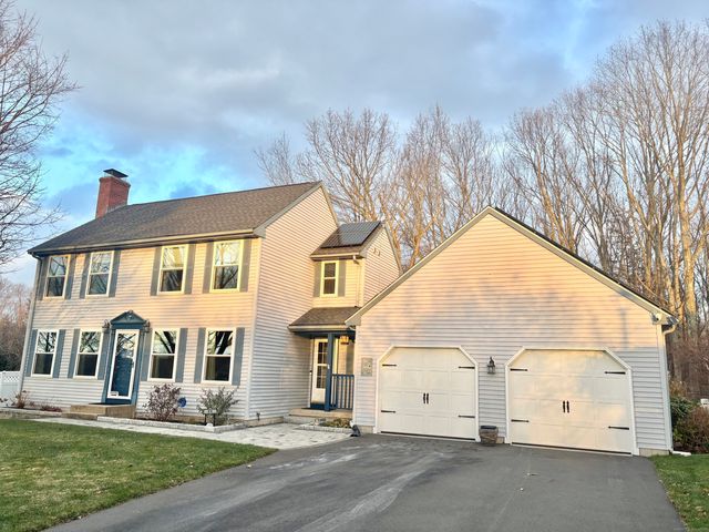 11 Bentley Drive, Manchester, CT 06042