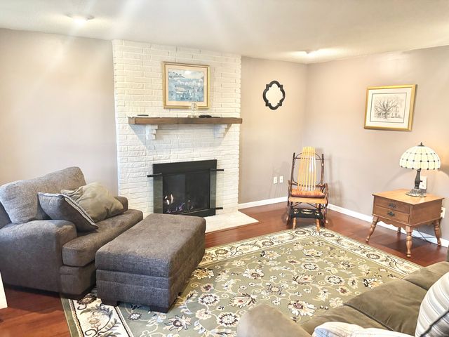 11 Bentley Drive, Manchester, CT 06042