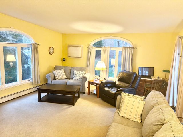 11 Bentley Drive, Manchester, CT 06042