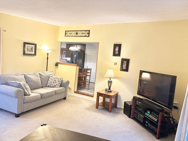 11 Bentley Drive, Manchester, CT 06042