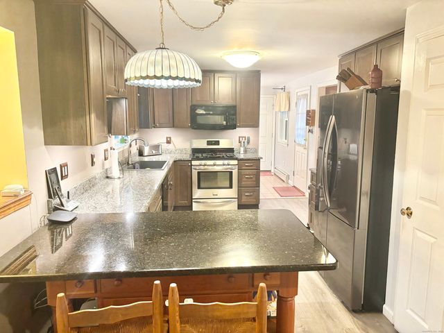 11 Bentley Drive, Manchester, CT 06042