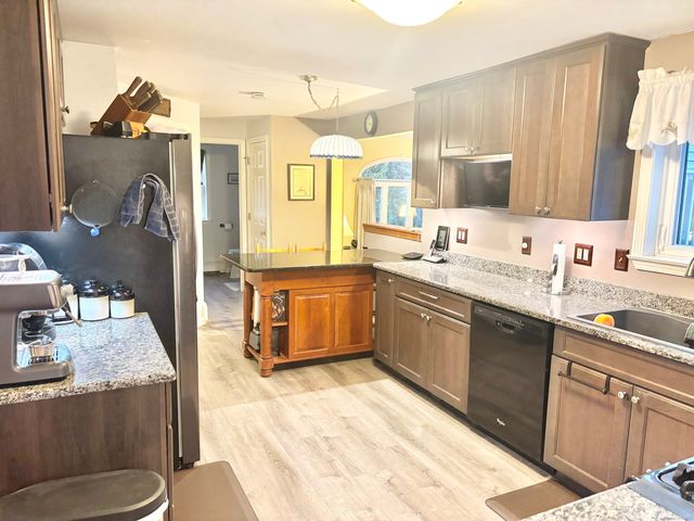 11 Bentley Drive, Manchester, CT 06042