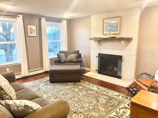 11 Bentley Drive, Manchester, CT 06042