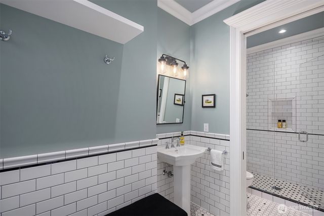 1848 77th Avenue NE, Medina, WA 98039