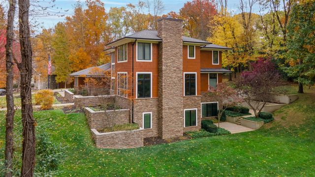 2323 Shelter Pointe Drive, Kalamazoo, MI 49008