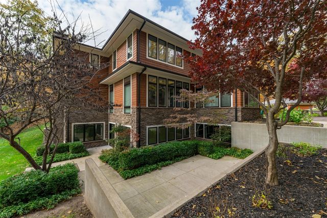 2323 Shelter Pointe Drive, Kalamazoo, MI 49008