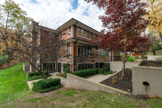 2323 Shelter Pointe Drive, Kalamazoo, MI 49008