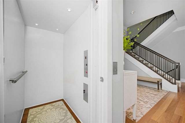 2323 Shelter Pointe Drive, Kalamazoo, MI 49008