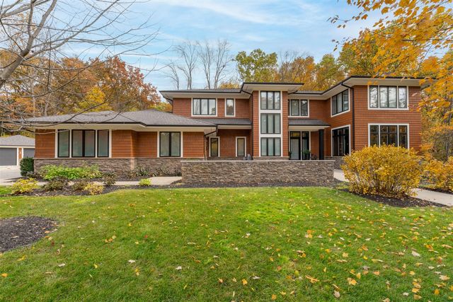 2323 Shelter Pointe Drive, Kalamazoo, MI 49008