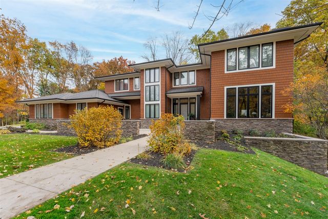 2323 Shelter Pointe Drive, Kalamazoo, MI 49008