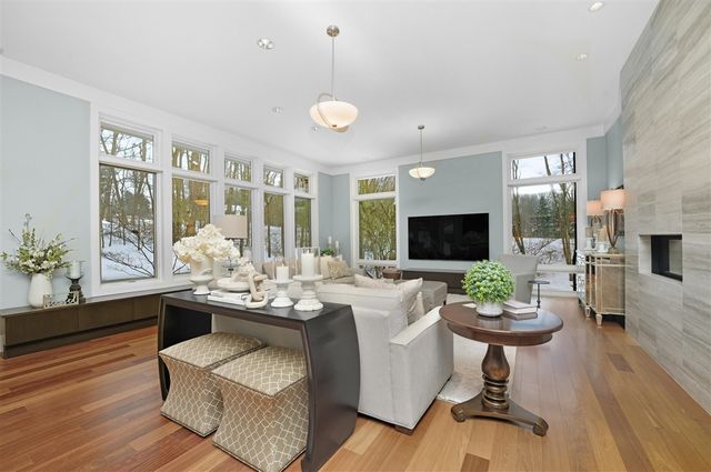 2323 Shelter Pointe Drive, Kalamazoo, MI 49008