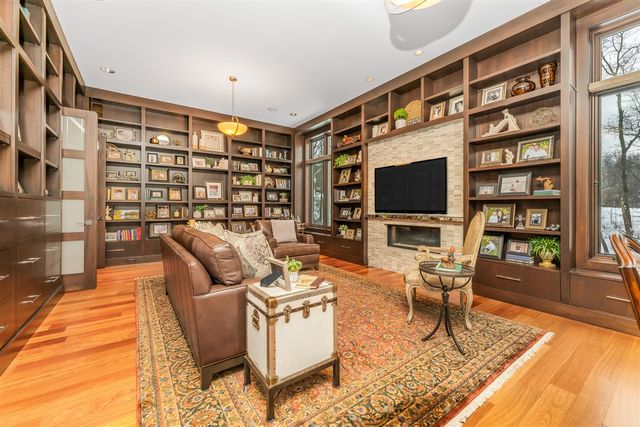 2323 Shelter Pointe Drive, Kalamazoo, MI 49008