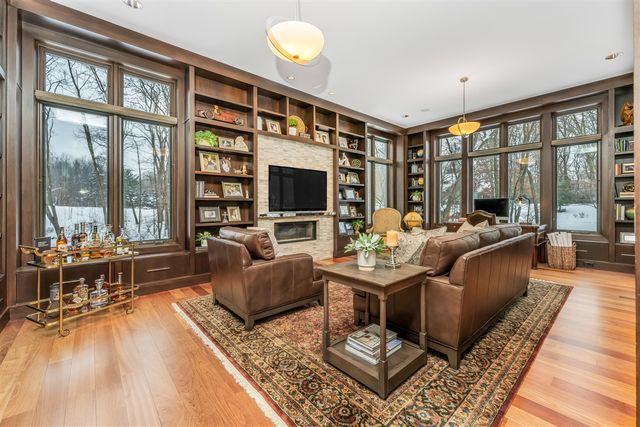 2323 Shelter Pointe Drive, Kalamazoo, MI 49008