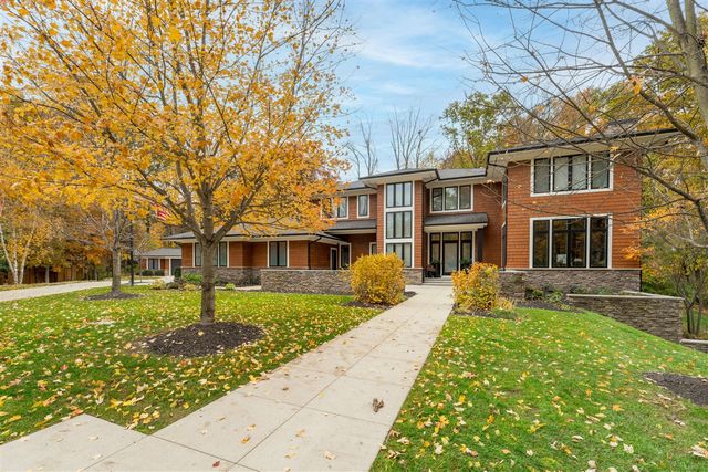 2323 Shelter Pointe Drive, Kalamazoo, MI 49008