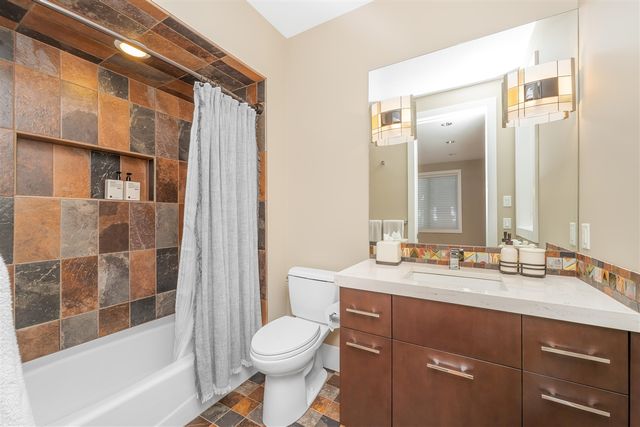 2323 Shelter Pointe Drive, Kalamazoo, MI 49008