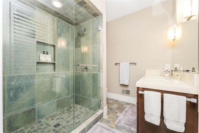 2323 Shelter Pointe Drive, Kalamazoo, MI 49008