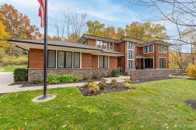 2323 Shelter Pointe Drive, Kalamazoo, MI 49008