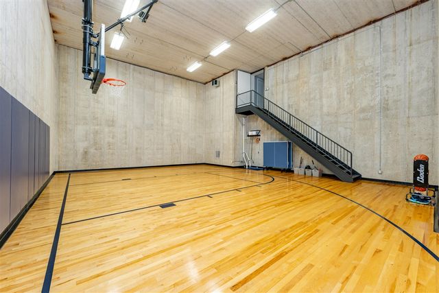 2323 Shelter Pointe Drive, Kalamazoo, MI 49008