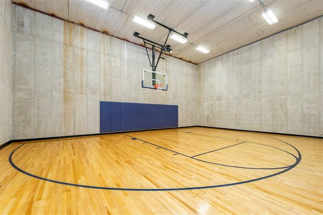 2323 Shelter Pointe Drive, Kalamazoo, MI 49008