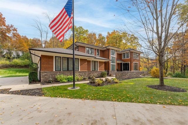 2323 Shelter Pointe Drive, Kalamazoo, MI 49008