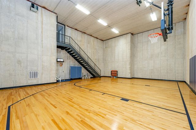 2323 Shelter Pointe Drive, Kalamazoo, MI 49008