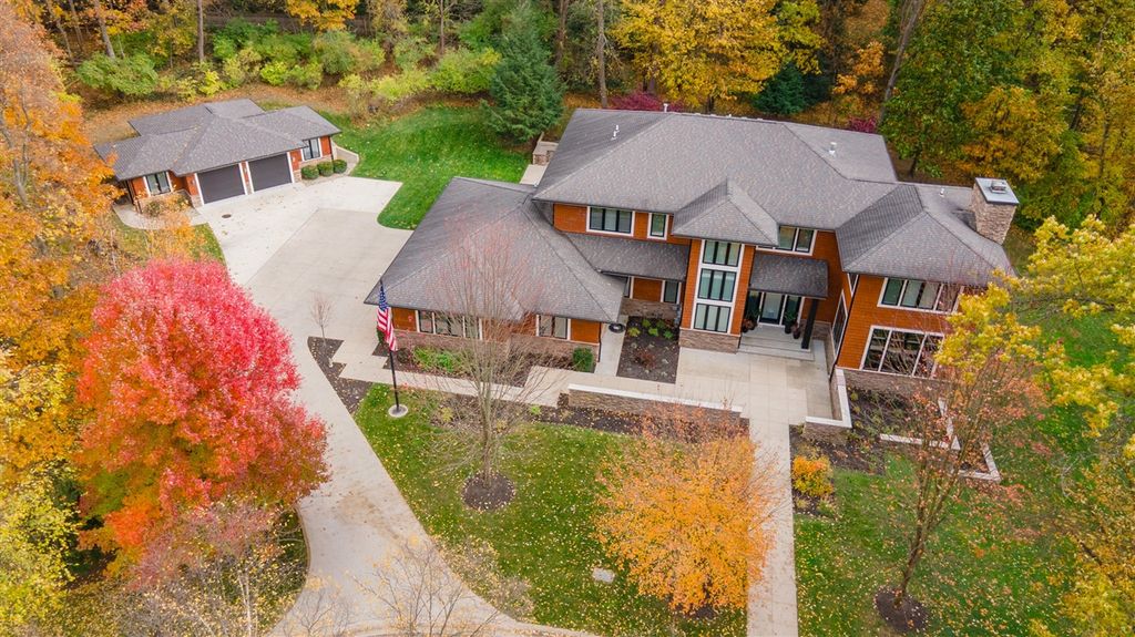 2323 Shelter Pointe Drive, Kalamazoo, MI 49008