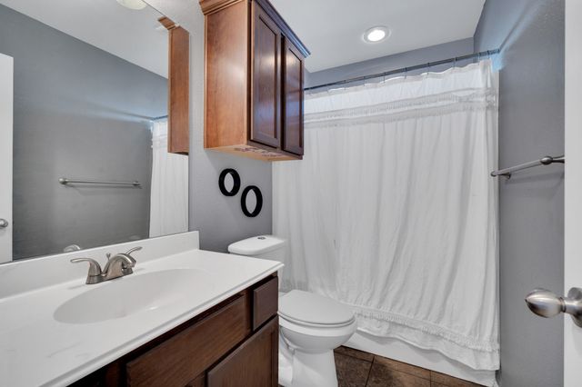 160 Berkshire Lane, Waxahachie, TX 75165