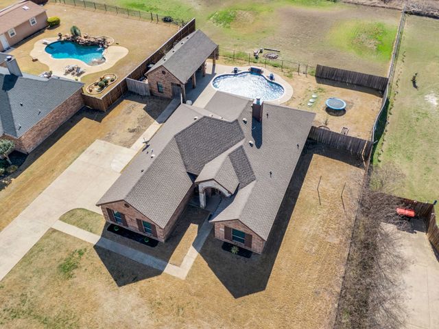 160 Berkshire Lane, Waxahachie, TX 75165