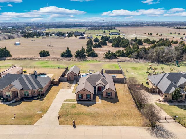 160 Berkshire Lane, Waxahachie, TX 75165