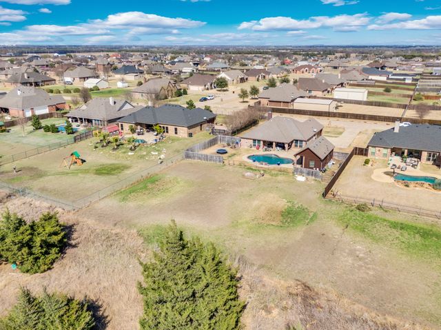 160 Berkshire Lane, Waxahachie, TX 75165