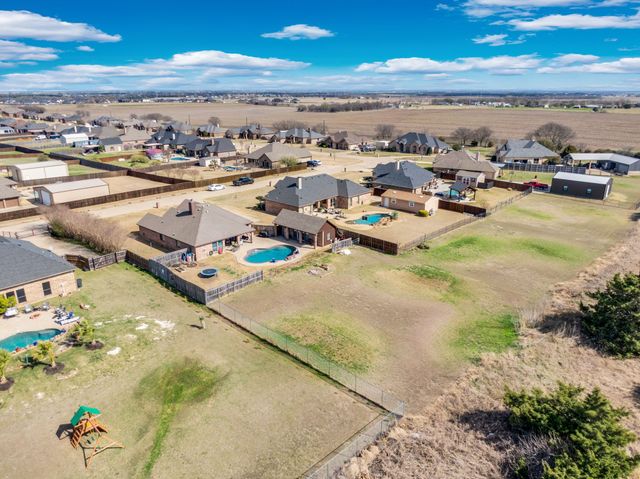 160 Berkshire Lane, Waxahachie, TX 75165