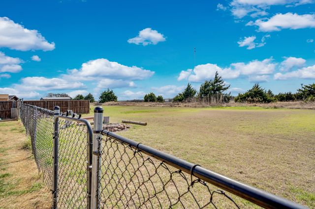 160 Berkshire Lane, Waxahachie, TX 75165