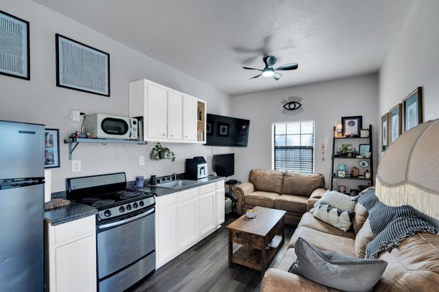 160 Berkshire Lane, Waxahachie, TX 75165