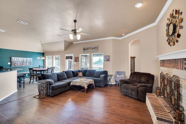 160 Berkshire Lane, Waxahachie, TX 75165