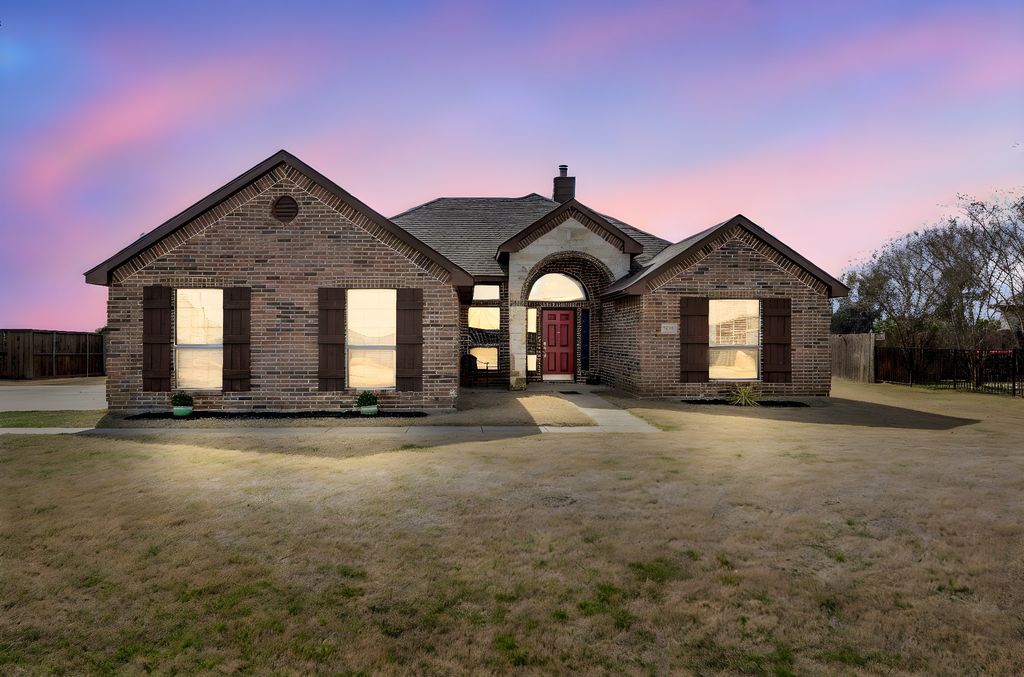 160 Berkshire Lane, Waxahachie, TX 75165