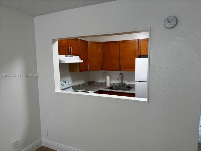 241 SE 9th Avenue 203, Pompano Beach, FL 33060