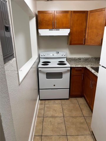 241 SE 9th Avenue 203, Pompano Beach, FL 33060