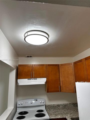 241 SE 9th Avenue 203, Pompano Beach, FL 33060