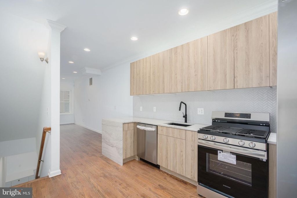 1014 S CLEVELAND ST, Philadelphia, PA 19146