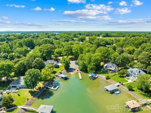 141 Ashford Hollow Lane, Mooresville, NC 28117