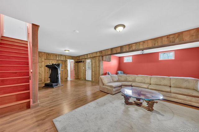 194 Vineyard Avenue, Highland, NY 12528