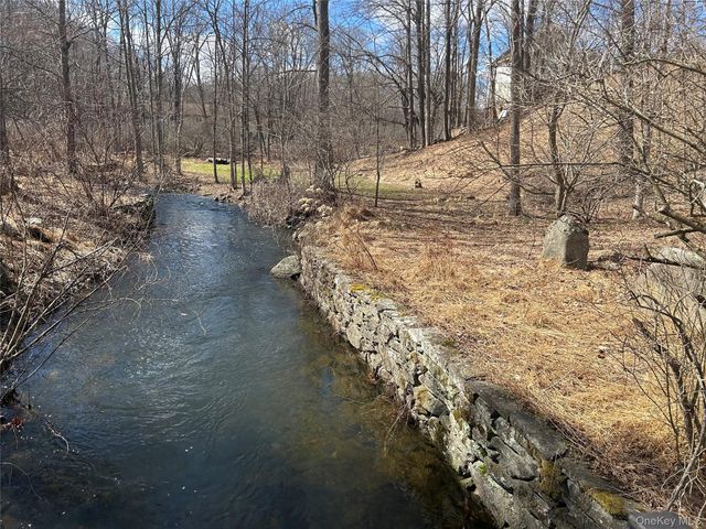 194 Vineyard Avenue, Highland, NY 12528